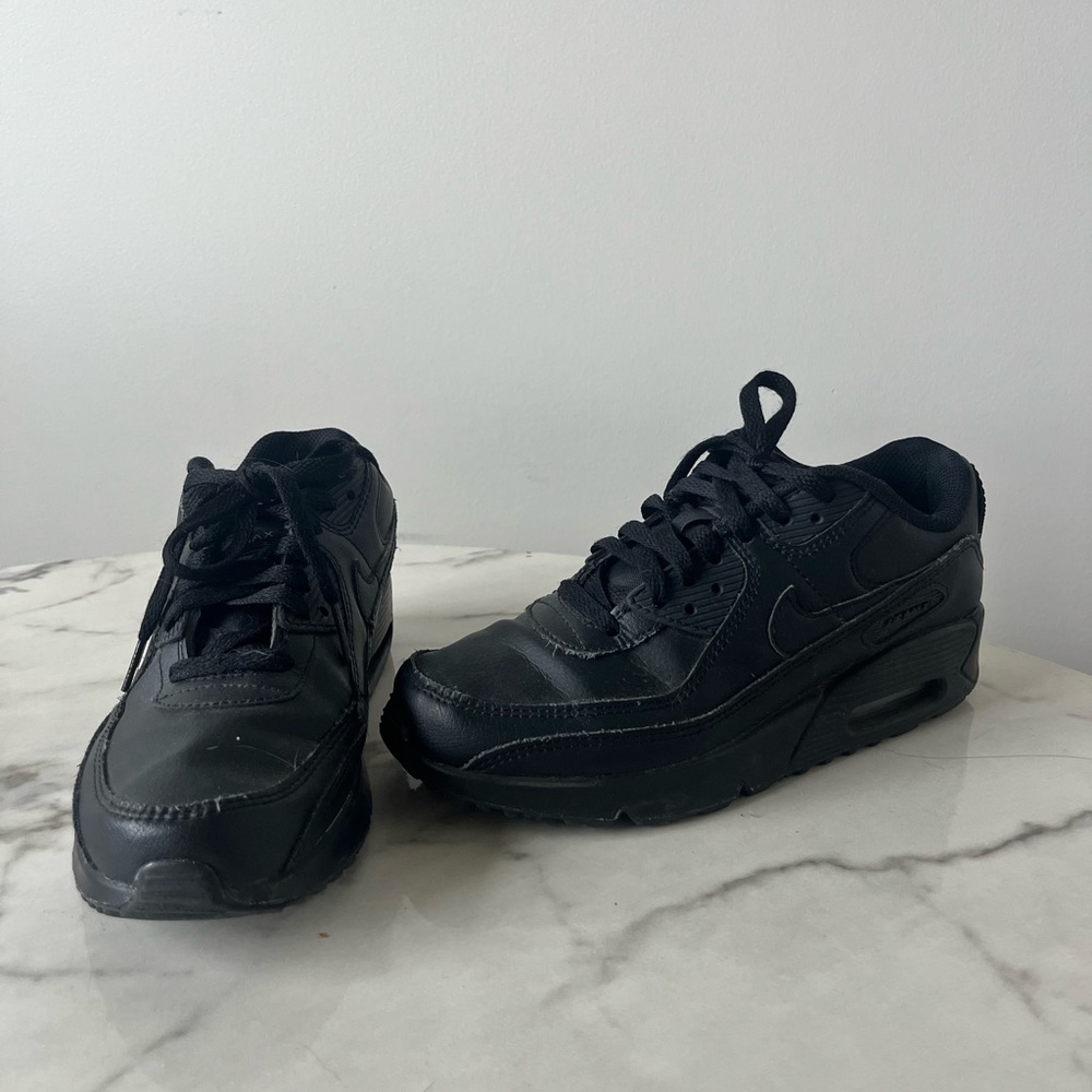 Black Nike air max